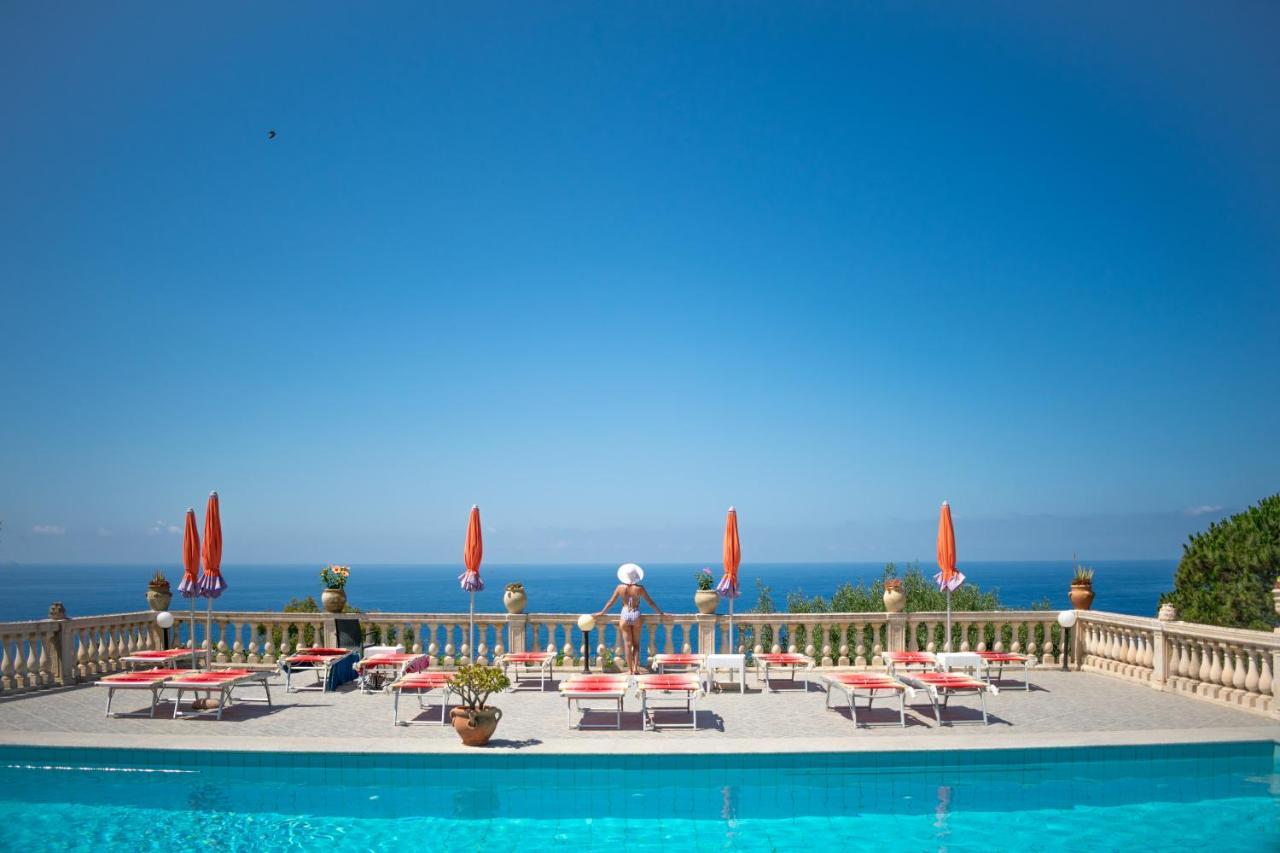 Rita Hotel *